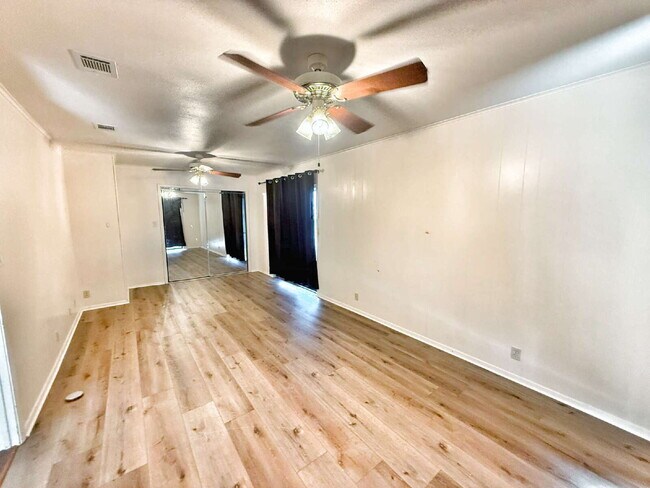 Building Photo - Tranquility Meets Flexibility — Canyon Lake Home with Wrap-Around Deck & Guest Suite