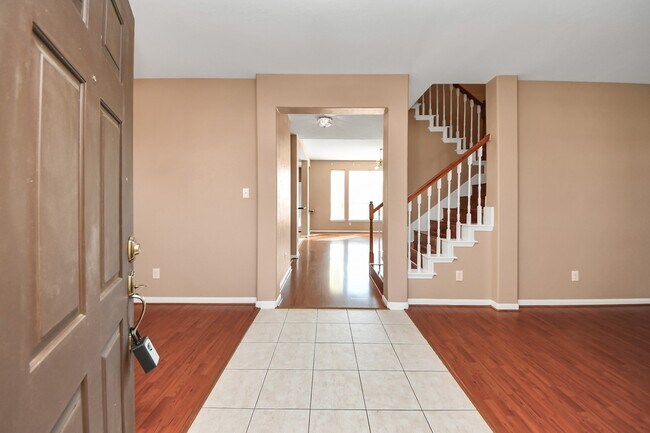 Building Photo - 1631 Mustang Crossing