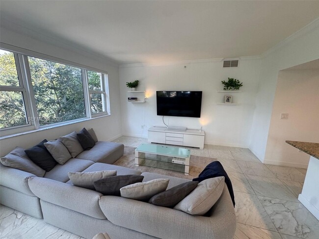 Building Photo - 20000 E Country Club Dr