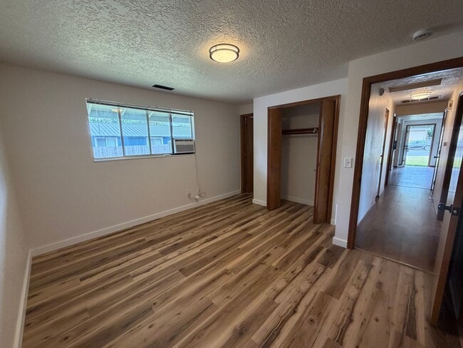Building Photo - 3 Bedroom 2 Bath Single Family House