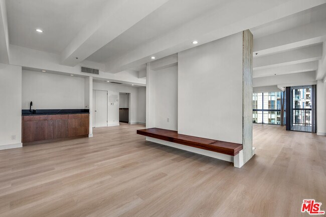 Building Photo - 10790 Wilshire Blvd