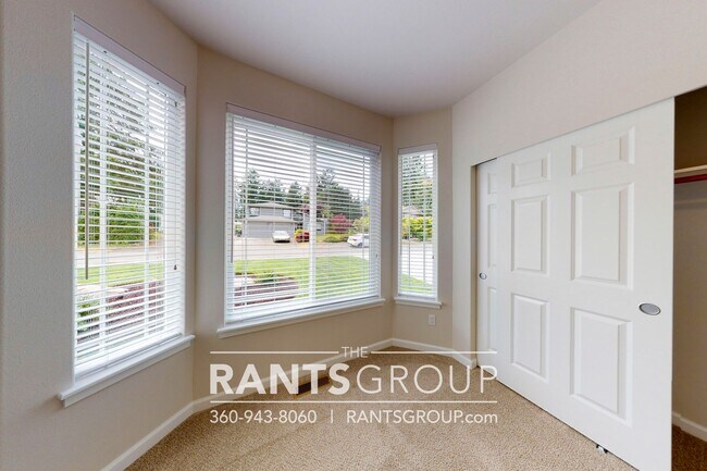Building Photo - 3 Car Garage! Private Beach Access! Fantastic Location! I5 & shopping only 5 minutes away!