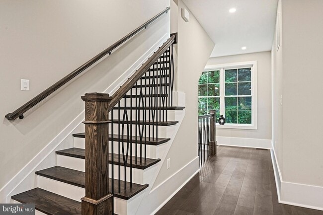 Building Photo - 9615 Locust Hill Dr