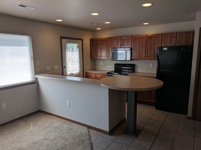 Kitchen - 2405 Stadium Pl