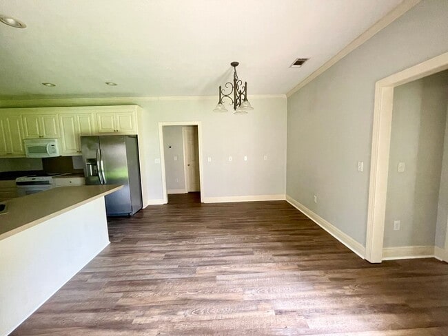 Building Photo - 3 Bedroom 2 Bathroom Home for Rent in Cast...