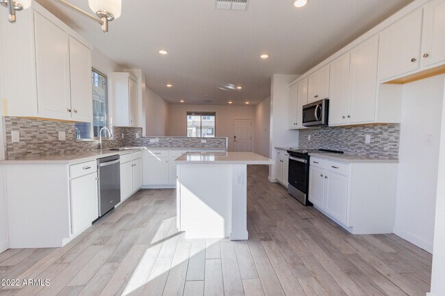 Building Photo - 17049 W Alice Ave