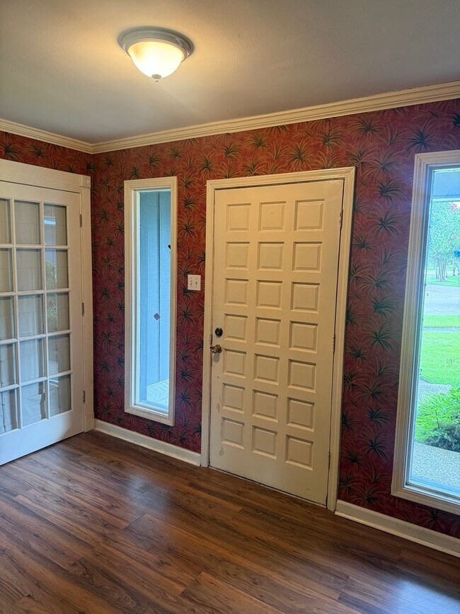 Building Photo - Rental Available Now in Lake Sherwood Acres!