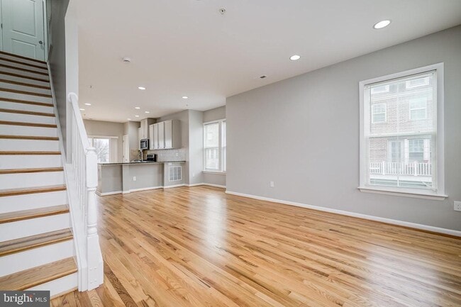 Building Photo - 252 Hemingway Dr