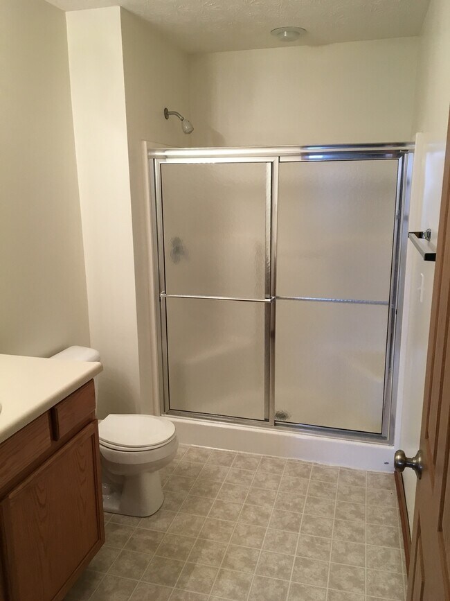 Building Photo - 2207 Shamrock Ln