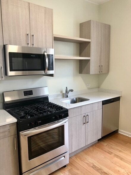 Building Photo - 929 S Laflin St