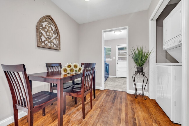 Building Photo - 2160 Lenox Rd NE