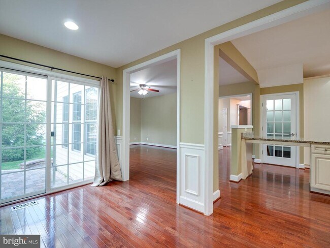 Building Photo - 41397 Windybush Dr