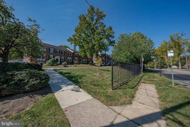 Building Photo - 500 E Lancaster Ave