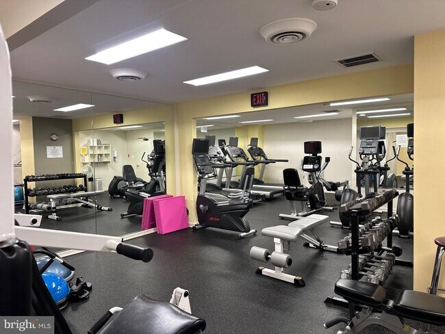 Building Photo - 4620 N Park Ave