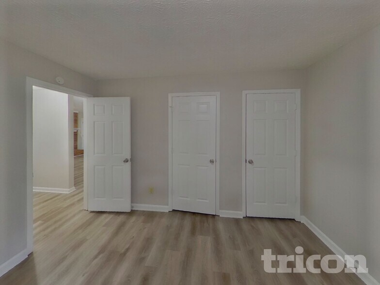 Building Photo - 555 N Oakland Cir