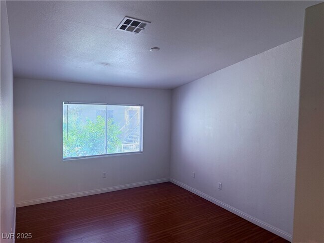 Building Photo - 2110 Los Feliz St