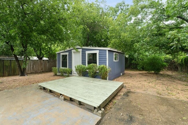 Building Photo - 1137 Nickols Ave