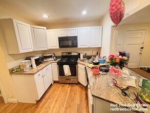 Building Photo - 62 Egmont St