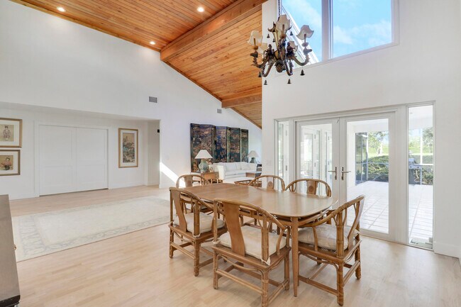 Building Photo - 13760 Sand Crane Dr