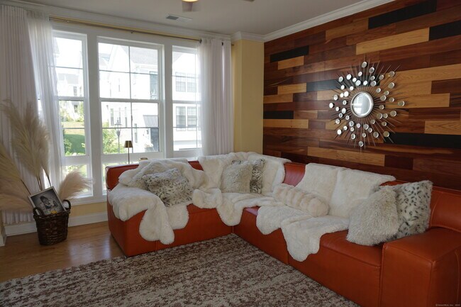 Building Photo - 127 Brentwood Cir