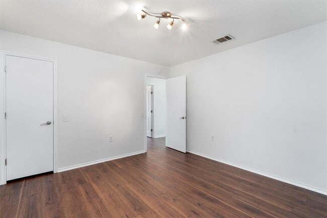 Building Photo - 3516 Sand Dunes Ave