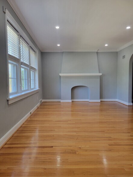 Building Photo - 7230 W Park Ave