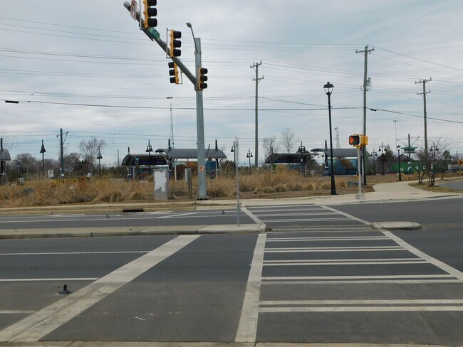 Building Photo - 416 E 19th St