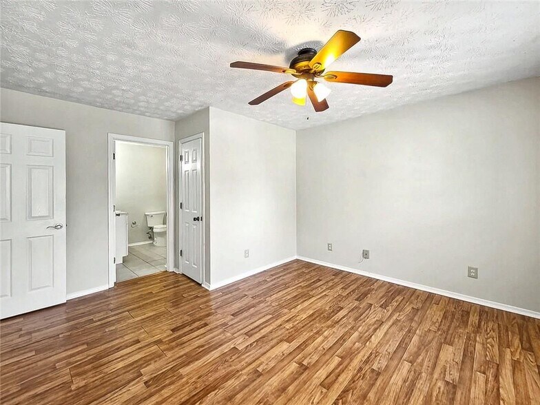 Building Photo - 1702 Country Park Dr