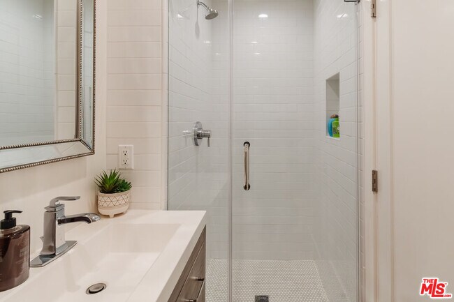 Building Photo - 3554 Alginet Dr
