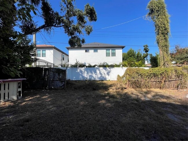 Building Photo - 1311 W Lemon St