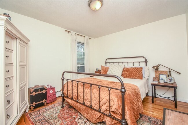 Building Photo - 99 Bartlett St