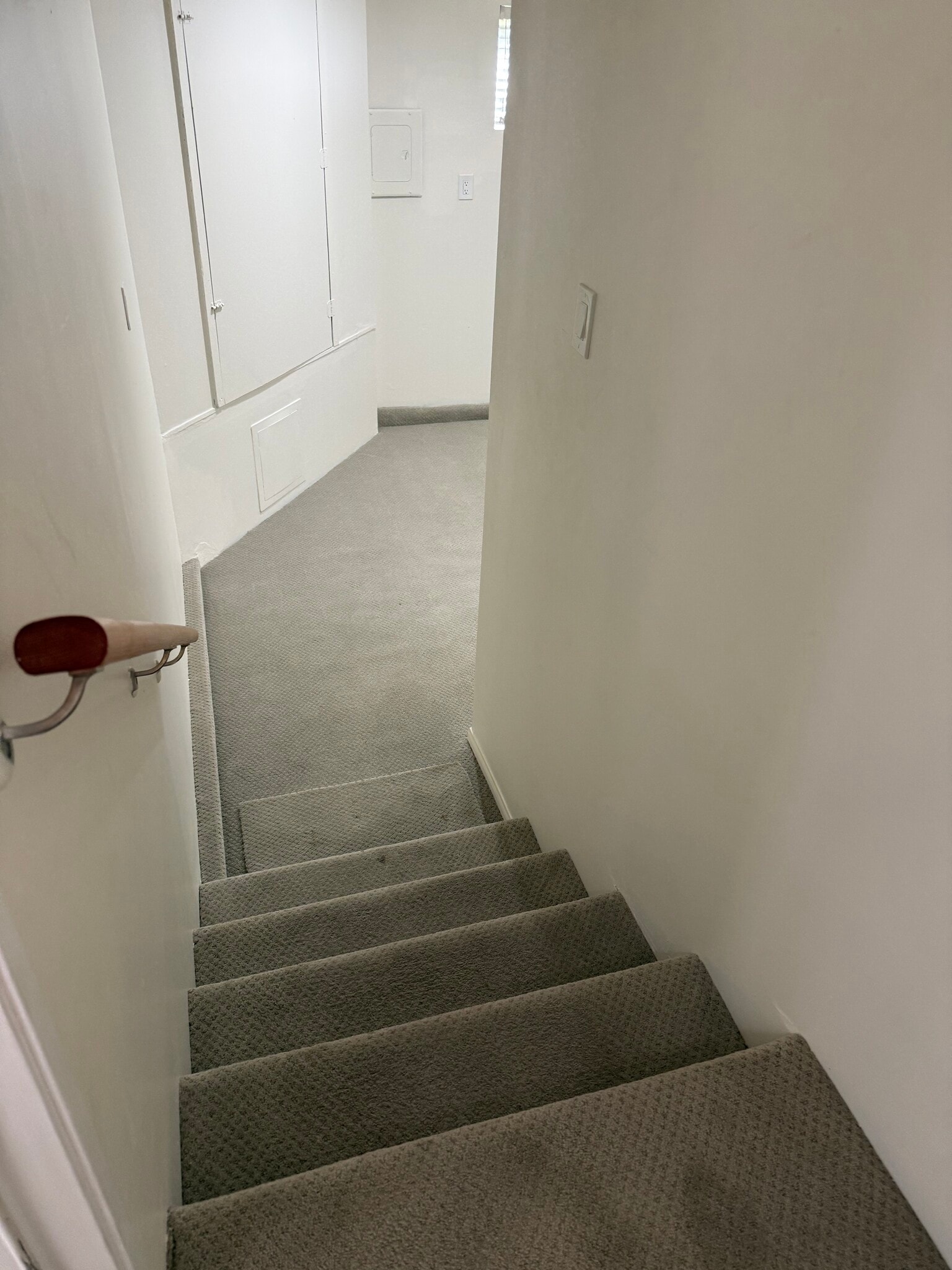 stairs down to bedroom - 305 Emerald St