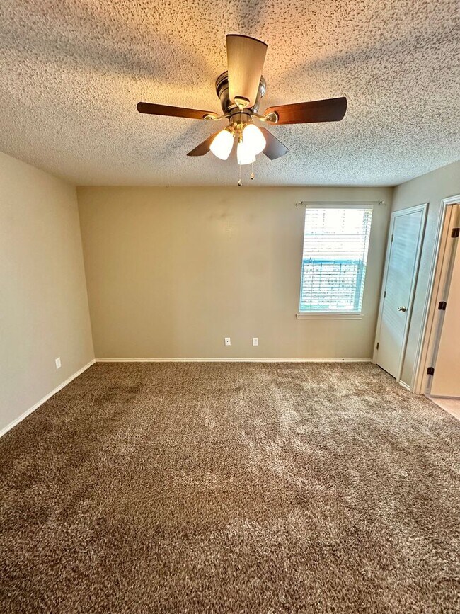 Building Photo - COMING AUGUST 2026 - 5 Bedroom Home in PaulAnn Neighborhood!