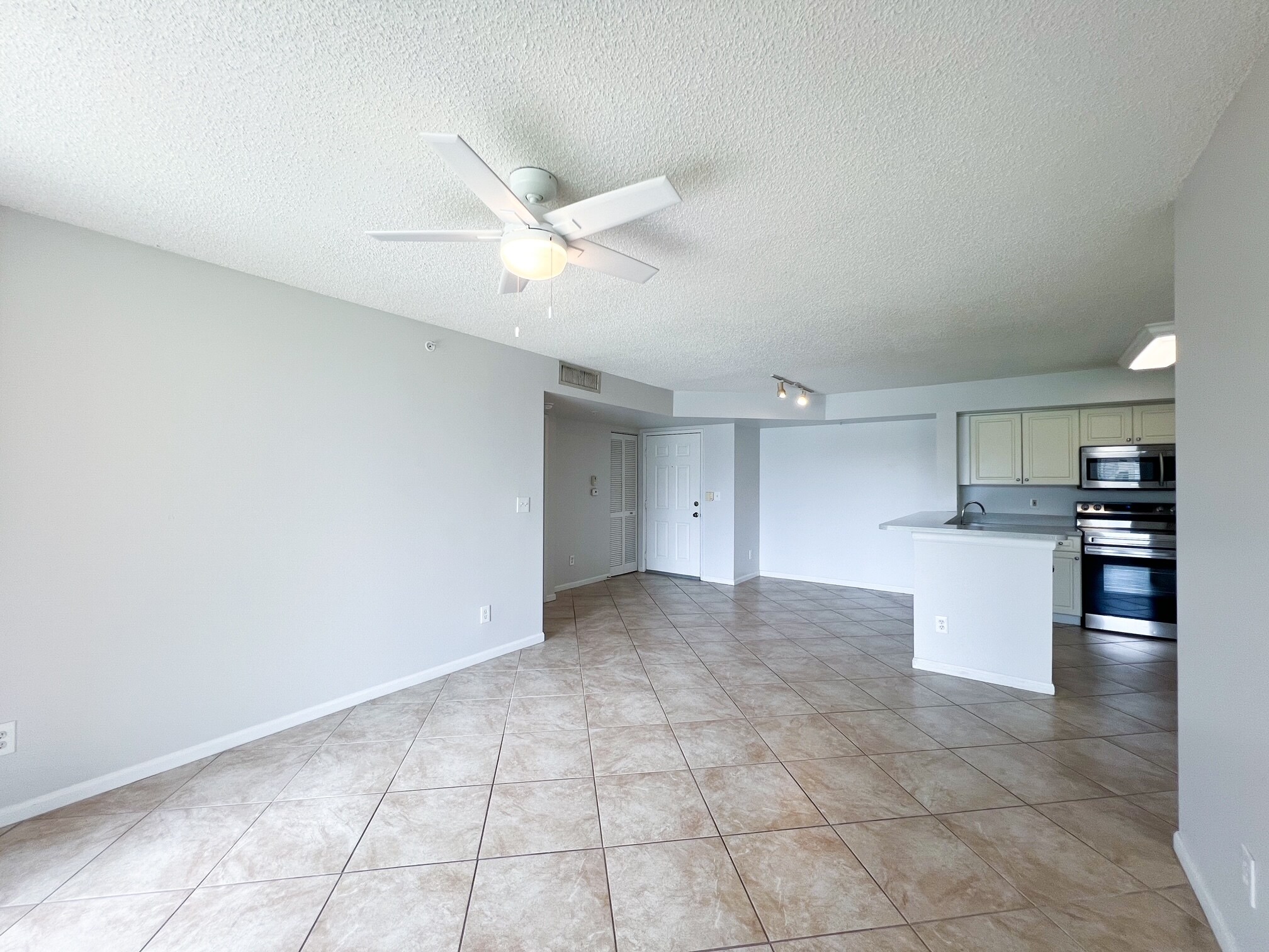 Building Photo - 1265 Wildwood Lakes Blvd