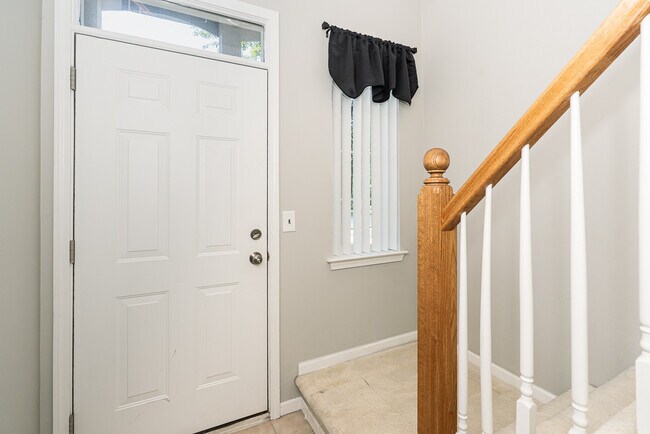 Building Photo - 5681 Pine Aires Dr