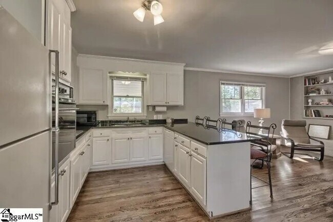 Building Photo - 414 Mapleton Dr