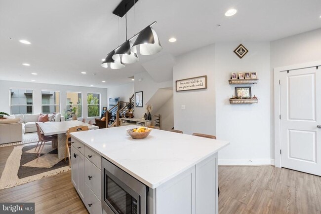 Building Photo - 5056 Oakmoore Dr