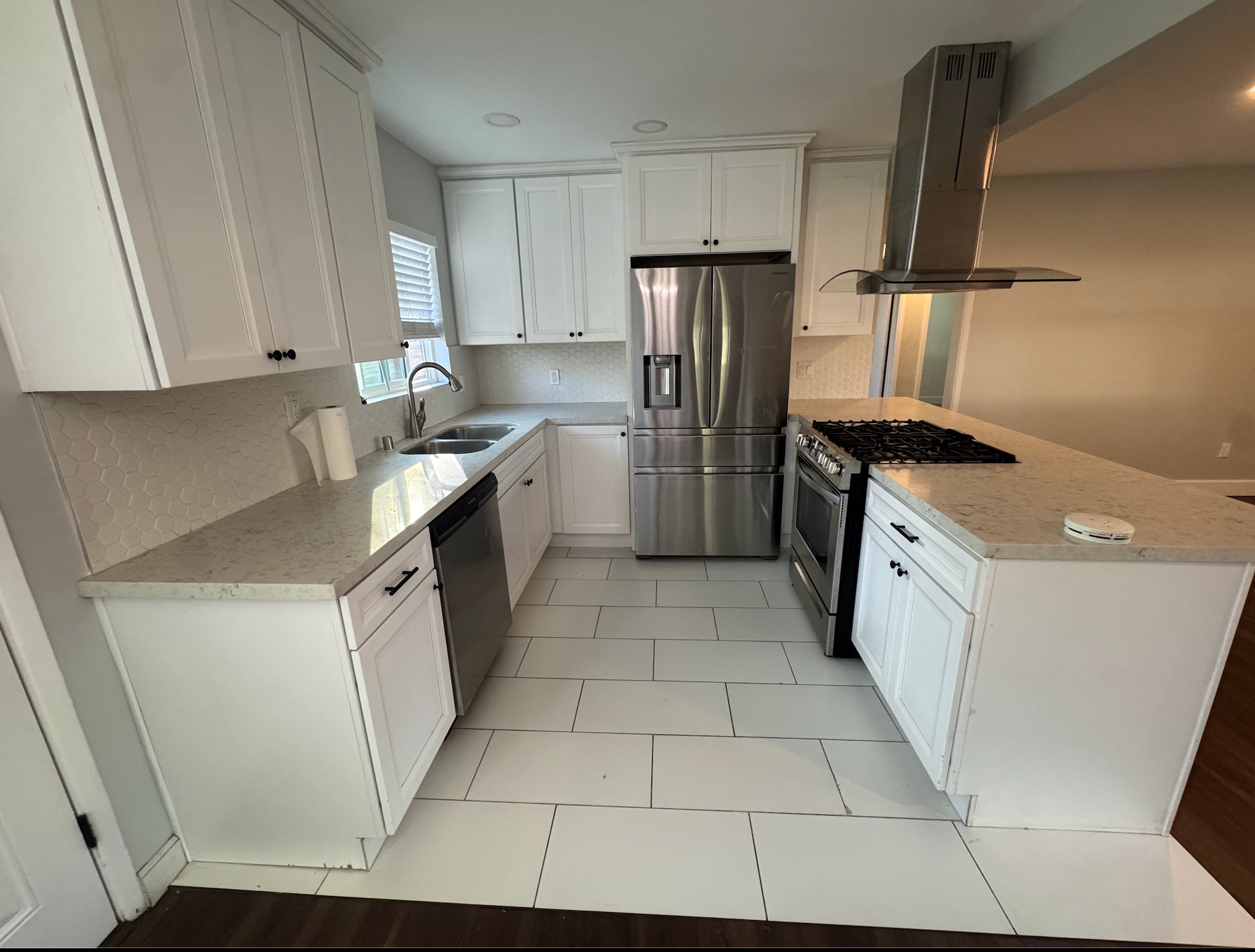 Kitchen - 8043 Roy St