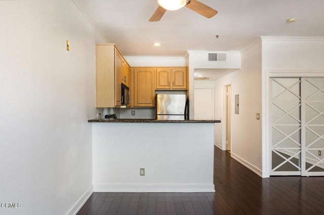 Building Photo - 300 N El Molino Ave