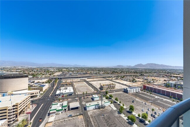 Building Photo - 150 S Las Vegas Blvd