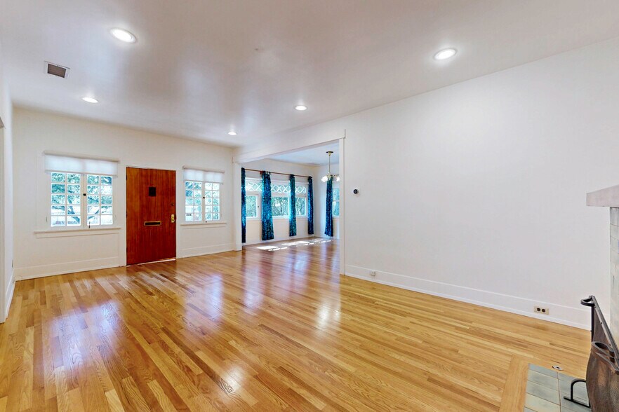 Building Photo - 1845 Las Lunas St