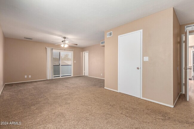 Building Photo - 2058 E Oxford Dr