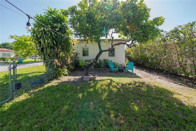 Building Photo - 3130 SW 27th Terrace