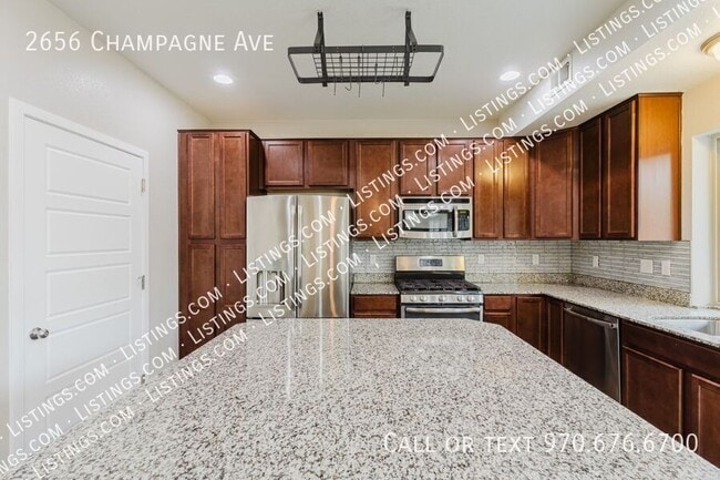 Building Photo - 2656 Champagne Ave