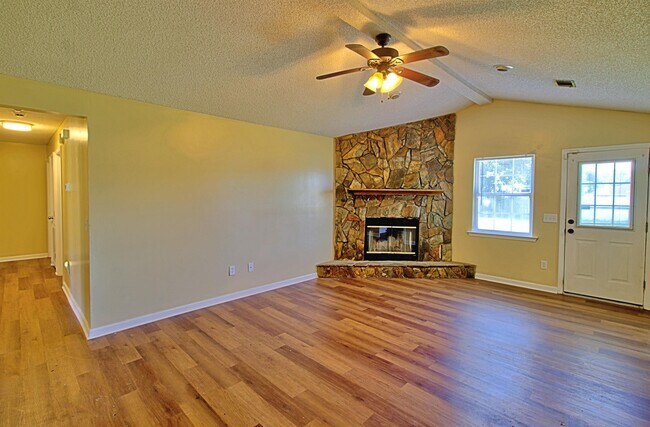 Building Photo - 205 Tempest Ln