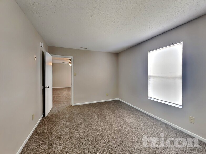 Building Photo - 10904 Firefly Ct