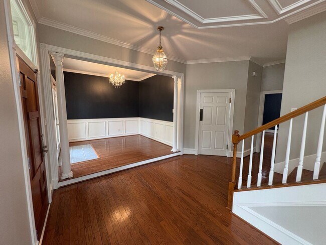 Building Photo - Gorgeous home in Rosedale - Available now!