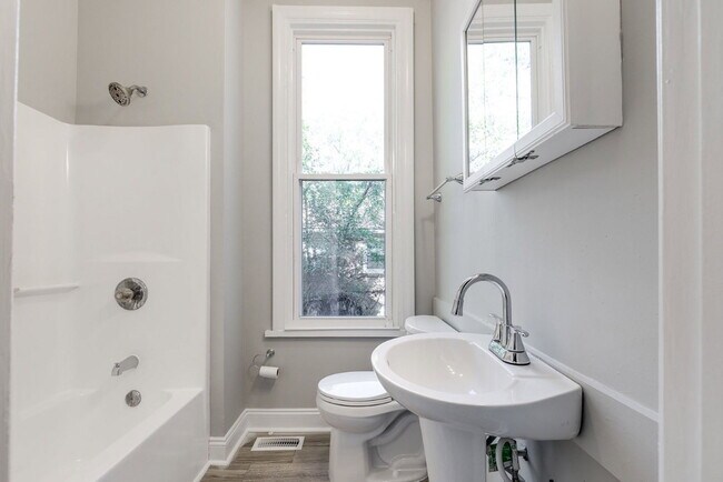 Building Photo - 3418 Carolina Ave