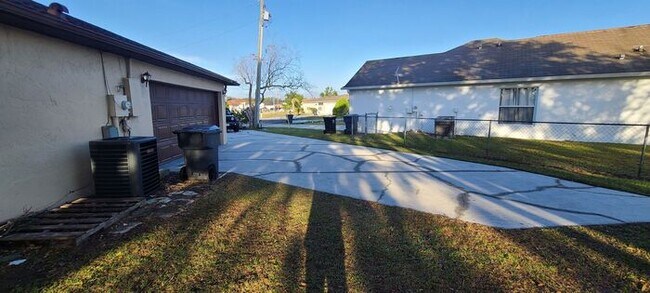 Building Photo - Single Family Home in Village 3 Poinciana