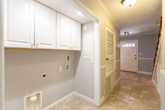 Building Photo - 2bd Townhome in the Heart of Tucker
